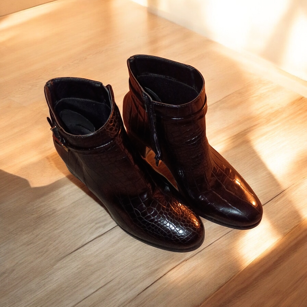 ANDREA: I Black Croc-Embossed Ankle Boots